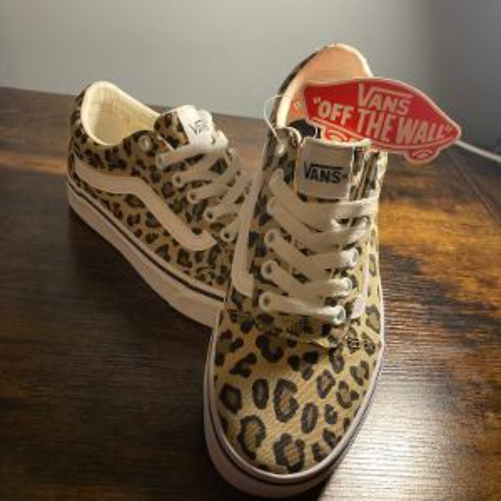 VANS: WOMEN'S WARD SNEAKERS LEOPARD SIZE 6